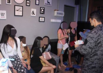 OP Gegar yang dijalankan di sebuah pusat urut di Melaka Raya, Banda Hilir, Melaka menyaksikan seramai tujuh wanita warga asing tidak sempat melarikan diri kerana sibuk melayan pelanggan.