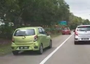 TANGKAP layar video tular menunjukkan kenderaan yang memotong barisan dengan menggunakan lorong kecemasan dari arah Sunggala ke Sua Betong memasuki Lebuh Raya Seremban-Port Dickson petang tadi.