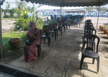 SUASANA di pekarangan Balai Polis Daerah di Marang yang lengang susulan lanjutan tempoh pembayaran diskaun saman di Marang, hari ini. - PUQTRA HAIRRY ROSLI