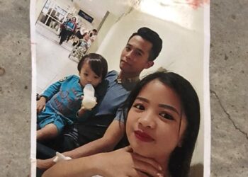 GAMBAR keluarga yang ditemukan di dalam poket seluar mangsa kemalangan maut di hadapan Lapangan Terbang Kota Kinabalu hari ini. - IHSAN PDRM