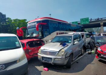 KEADAAN kemalangan membabitkan beberapa buah kenderaan termasuk sebuah bas di Kilometer 139.3 Lebuh Raya Utara-Selatan arah Selatan dekat Perai, Pulau Pinang petang ini menyebabkan kesesakan teruk.