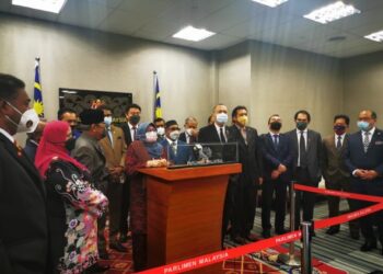 AHLI Parlimen  menyatakan sokongan kepada Perdana Menteri, Datuk Seri Ismail Sabri Yaakob, tolak PRU awal
