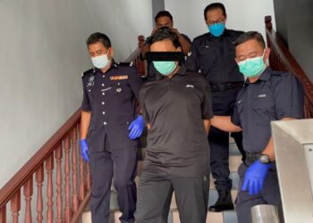MENGIKUT pertuduhan tertuduh yang bekerja di sebuah hotel di Taman Melaka Raya, Banda Hilir, Melaka didapati telah melakukan amang seksual fizikal terhadap seorang remaja lelaki berusia 15 tahun. - UTUSAN/DIYANATUL ATIQAH ZAKARYA
