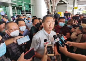 PETER Anthony ketika sidang akhbar mengumumkan keluar Warisan di Kota Kinabalu, Sabah.