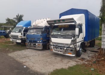 LORI milik Yusuf Abd. Latip yang ditawarkan untuk membantu mangsa-mangsa banjir atau pihak NGO menghantar bantuan di Segamat, Johor.