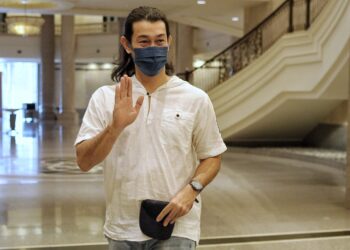 FARID Kamil hadir di Mahkamah Rayuan Putrajaya untuk memohon kebenaran merayu sabitan dan denda berjumlah RM5,500 bagi kesalahan menggunakan kekerasan jenayah dan mengeluarkan perkataan tidak sopan. - UTUSAN/FAIZ ALIF