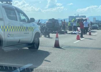 SEORANG pengawal keselamatan yang dalam perjalanan melawat isterinya yang sedang menerima rawatan di Hospital Seberang Jaya (HSJ) maut selepas merempuh Proton X70 yang berhenti di tepi lebuh raya di Kilometer 5.7 Lebuh Raya Butterworth-Kulim arah Butterworth, Pulau Pinang semalam.