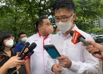 HOWARD Lee Chuan How menggesa pihak polis menyiasat dakwaan melibatkan isu pemilikan saham KP SPRM di IPD Dang Wangi.