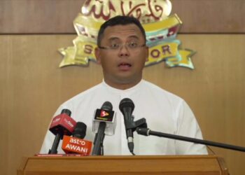 AMIRUDIN Shari dalam sidang akhbar khas pemulihan pasca banjir Selangor di Bangunan SUK Selangor di Shah Alam, Selangor hari ini. - UTUSAN/MOHAMAD NAUFAL MOHAMAD IDRIS