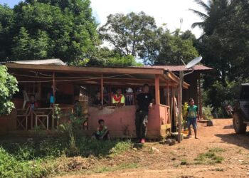 MASYARAKAT Orang Asli suku kaum Temiar di Kampung Sau, Pos Bihai, Gua Musang digemparkan dengan tragedi seorang lelaki maut dipercayai dibaham harimau hari ini.