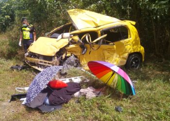 KEADAAN Perodua Myvi selepas kemalangan di Kilometer 91.1, Jalan Kuala Terengganu-Kuantan, berhampiran Air Hitam di Kemaman, hari ini.