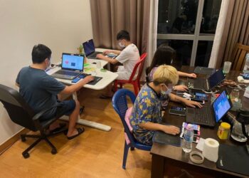 KEADAAN kondominum di Jalan Ampang, selepas diserbu polis kerana menjalankan kegiatan judi dalam talian dan pelaburan tidak wujud.