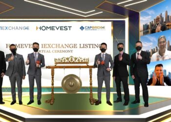 Majlis pemeteraian berlangsung semalam.
Dari kiri: Peguam Korporat Homevest, Lew Choon Meng; Datuk Wira Haji Muhammad Faizal Zainol, Datuk KY Lim, Datuk Marcus Low, Puar Chin Jong (Independent Non-Executive Director), Hong Boon Toh (Independent Non-Executive Director), Victor Chia, Johnson Chen, (CEO of CapBridge & Founder of CapBridge Financial Group) dan Mohamed Nasser (Senior Vice President and Global Head Equity Capital Markets at SGX)