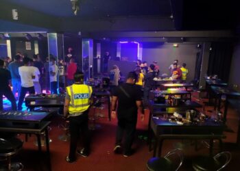 OP Pusat Hiburan JSJN Melaka berjaya memeriksa 72 pengunjung kelab hiburan sekitar Melaka terdiri daripada 49 lelaki dan 23 wanita.