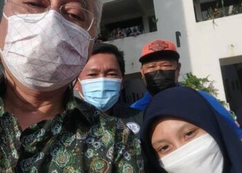 ISMAIL Sabri Yaakob berkesempatan melawat Nurshazrina Suryanto di kediamanannya di Kota Warisan, Sepang, Selangor. - FOTO FB ISMAIL SABRI