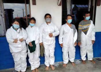 TIGA migran wanita yang diselamatkan nelayan tempatan bersama dua tekong yang membawa mereka dari Batam sebelum karam di Perairan Pulau Pisang, Pontian di Johor.