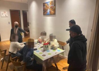 POLIS menyoal siasat empat orang wanita asing yang diselamatkan berikutan penahanan tiga suspek yang melakukan aktiviti maksiat di sebuah apartmen di Genting Highlands di Bentong, Pahang pada 14 Januari lalu. - FOTO IHSAN IPD BENTONG