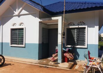 LOKASI kejadian wanita maut dipenggal anak lelakinya sendiri di rumahnya di Kampung Baru Pasir Penambang di Kuala Selangor, Selangor.