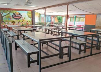 TRANFORMASI kantin kepada konsep kafetaria oleh operator kantin Ana Bintong D'Cafe di SK Bintong, Kangar, Perlis.- UTUSAN/SYED AZLAN SAYID HIZAR