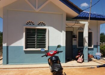 LOKASI kejadian wanita maut dipenggal anak lelakinya sendiri di rumahnya di Kampung Baru Pasir Penambang di Kuala Selangor, Selangor.