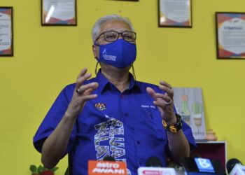 ISMAIL Sabri Yaakob dalam sidang akhbar selepas selepas Majlis Perjumpaan Bersama Anggota Kemas Daerah Bera di Pejabat Kemas Daerah di Bera, Pahang. - UTUSAN/SHAIKH AHMAD RAZIF