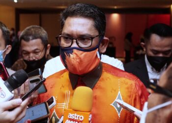 AHMAD FAIZAL AZUMU