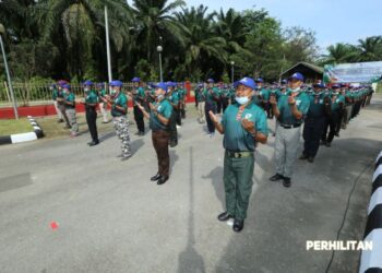 SEBAHAGIAN Renjer Hidupan Liar Program BP3 yang menerima watikah pelantikan di ibu negara baru-baru ini. – Foto ihsan Perhilitan