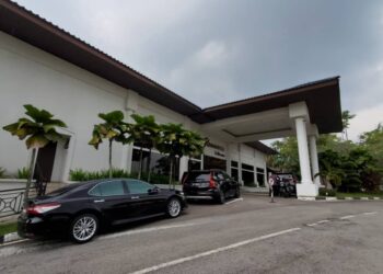 PEMIMPIN Bersatu hadir di HOTEL Glenmarie Golf & Resort di Shah Alam, Selangor hari ini dipercayai bagi membincangkan pergerakan parti dalam PRN Johor.
