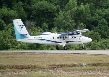 Penerbangan pesawat ke  Lapangan Terbang Pulau Pangkor dari Subang ditangguhkan. - UTUSAN/ZULFACHRI ZULKIFLI