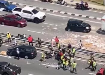 TANGKAP layar video pergaduhan dipercayai akibat salah faham berhubung urusan menarik kereta yang berlaku di Lebuhraya Tun Dr. Lim Chong Eu, Georgetown, Pulau Pinang kira-kira pukul 2 petang semalam.