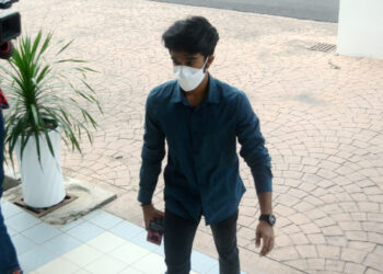 M. VAITHESWARAN ketika hadir di Mahkamah Majistret Bukit Mertajam, Pulau Pinang hari ini.