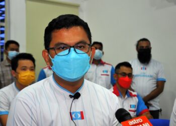 AKMAL Nasrullah Mohd. Nasir ketika sidang akhbar selepas mempengerusikan Mesyuarat AMK Johor di Pejabat PKR Johor. - UTUSAN/RAJA JAAFAR ALI