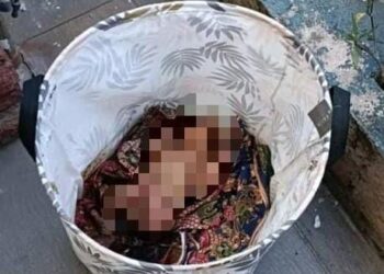 KEADAAN bayi perempuan yang dibuang di hadapan sebuah restoran di Taman Mutiara, Batu Berendam, Melaka.