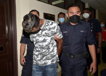 V. LINGKSWARAN didakwa di Mahkamah Sesyen Ipoh hari ini atas dua pertuduhan menyebabkan kecederaan parah kepada dua individu menggunakan sebilah parang minggu lalu. - UTUSAN/ZULFACHRI ZULKIFLI