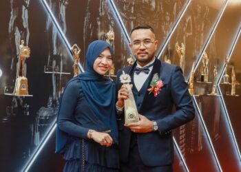 Tunjang Kumpulan Megaklinik Zahran, Datuk Mohd Nafidz Abdul Razak dan isteri, Datin Ummul Khairiyah Abdul Rahman