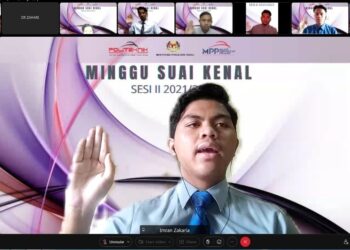 MAHASISWA baharu PPSSAAS mengangkat ikrar sempena Minggu Suai Kenal yang dilaksanakan secara maya hari ini.