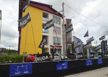 BANGUNAN milik PIJ Holdings yang disewa Muda daripada pihak lain yang dikatakan diceroboh parti itu bagi tujuan politik di Larkin, Johor Bahru.