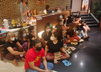 ANTARA wanita warga asing yang menawarkan khidmat pelacuran bersama seorang lelaki Myanmar diberkas Jabatan Imigresen dalam serbuan di Taman Pelangi, Johor Bahru, di sini.
