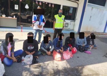 WARGA Myanmar yang ditahan dalam Op Landai di kawasan Lembaga Kemajuan Ikan Malaysia (LKIM) di Kuala Perlis, Kangar, Perlis semalam.