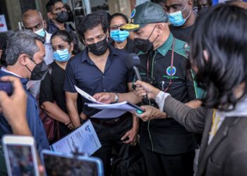 LEBIH 50 wakil daripada pelbagai NGO menyerahkan memorandum kepada KKM bagi menjalankan siasatan lebih telus terhadap isu kematian kanak-kanak lelaki, K. Revnesh di KKM, Putrajaya. - UTUSAN/FAIZ ALIF ZUBIR