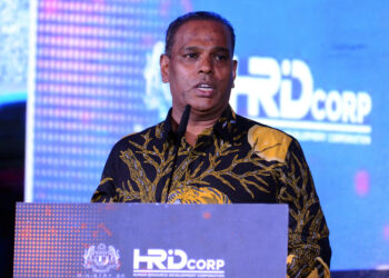M. SARAVANAN ketika berucap merasmikan Hari Terbuka dan Siri Forum Nasional HRD Corp. bertajuk Pelan Tindakan Nasional Berhubung Buruh Paksa di Georgetown, Pulau Pinang hari ini.