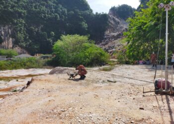 UNIT Dron JBPM Perak digunakan bagi mengesan haba mangsa yang tertimbus dalam runtuhan batu di tapak kuari di Keramat Pulai, Jalan Simpang Pulai-Cameron Highlands, Ipoh.