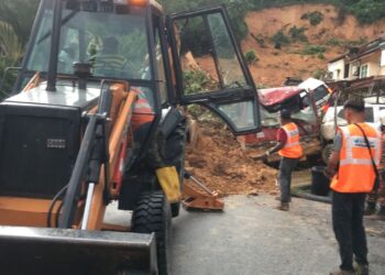 KEJADIAN tanah runtuh di Taman Bukit Permai.