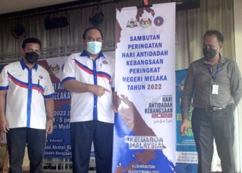 WAN MADIHI Wan Salleh (tengah) melancarkan gimik perasmian pada Majlis Peringatan Hari Antidadah Kebangsaan peringkat negeri di Ayer Keroh, Melaka. - UTUSAN/RASUL AZLI SAMAD