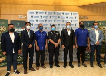 NIK Syukri Nik Soh (tiga kanan ) dalam sidang media FRP 2022 di Putrajaya. -UTUSAN/SUBKHI SUDARJI