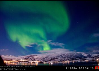 GAMBAR Aurora Borealis (utara) yang berjaya dirakam oleh Balai Cerap Telok Kemang semasa ekspedisi menjejak aurora borealis pada 2015 di Tromso, Norway. - GAMBAR/IHSAN BALAI CERAP TELOK KEMANG