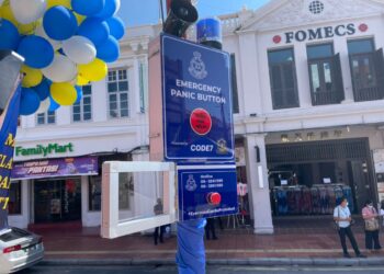 SALAH satu lokasi penempatan butang panik di Jonker Walk, Banda Hilir, Melaka. - UTUSAN/DIYANATUL ATIQAH ZAKARYA