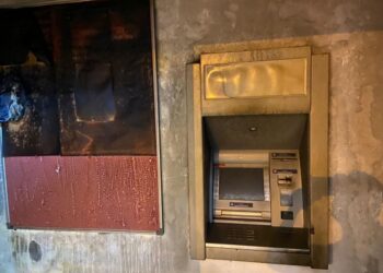 MESIN ATM milik Agro Bank yang terbakar malam tadi di Jalan Ismail, Mersing.