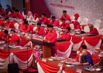 AHMAD Zahid Hamidi ketika ucapan dasar Presiden sempena Perhimpunan Agung UMNO (PAU) 2021 di Dataran Plaza Merdeka, Pusat Dagangan Dunia Kuala Lumpur (WTCKL). - UTUSAN/MUHAMAD IQBAL ROSLI