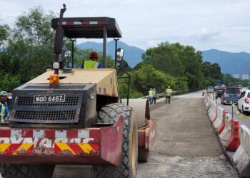 SYARIKAT konsesi menjalan kerja-kerja akhir baik pulih laluan Persekutuan FT 239 Jalan Ampang-Jelapang atau susur keluar Jalan Kuala Kangsar ke Meru di Ipoh yang ditutup satu lorong ekoran mendapan tanah.